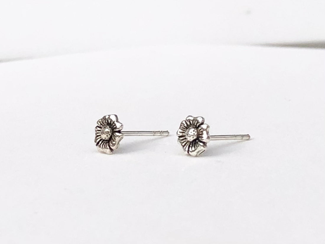 925 Sterling silver flower stud earrings, small flower earrings, flower earrings, flower studs, 925 flower earrings, kid earrings, flower