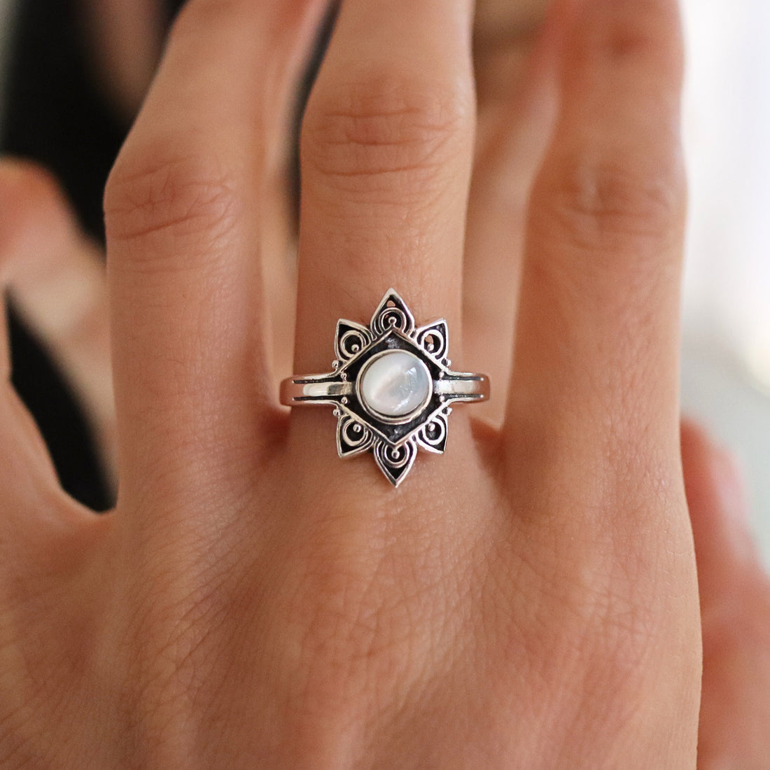 Natural Pearl Flower Gemstone Ring, Flower Ring, MOP Ring, Boho Ring, Stacking Ring, Rainbow Ring, Pearl Ring, Vintage Ring, Floral Ring