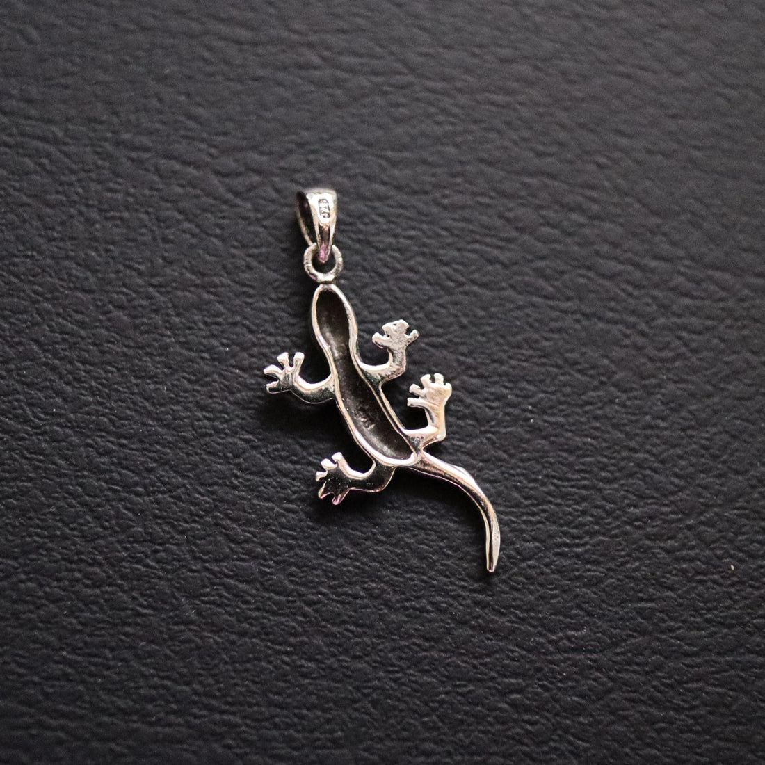 925 Sterling Silver Gecko Necklace, Gecko Pendant, Small Gecko Necklace, Animal Necklace, Lizard Charm, Gift for Him, Gecko lover gift