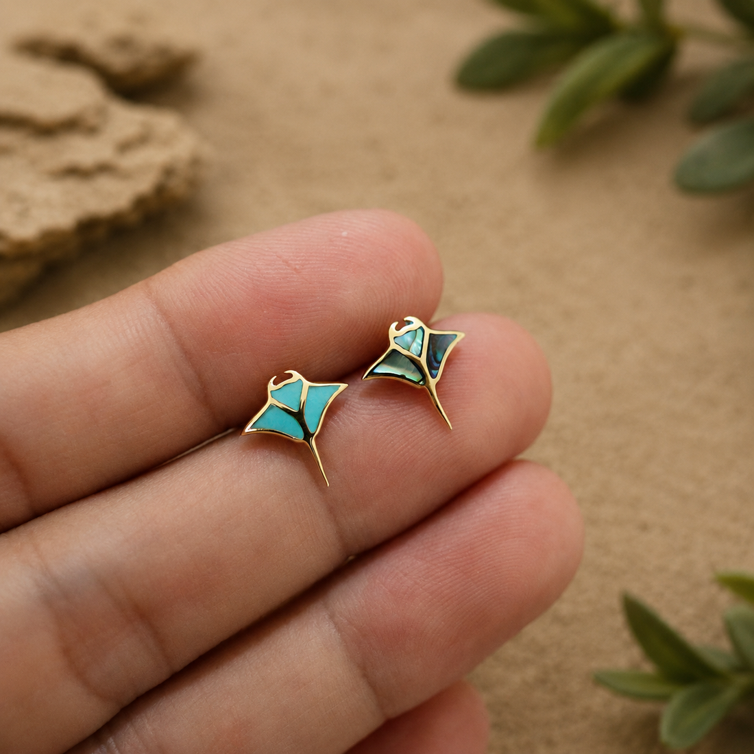 18k Gold Manta Ray Stud Earring