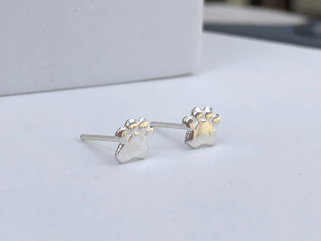 925 Sterling silver puppy paw stud earring, paw earrings, mini paw earrings, small puppy paw, dog paw earrings, puppy paw, tiny paw