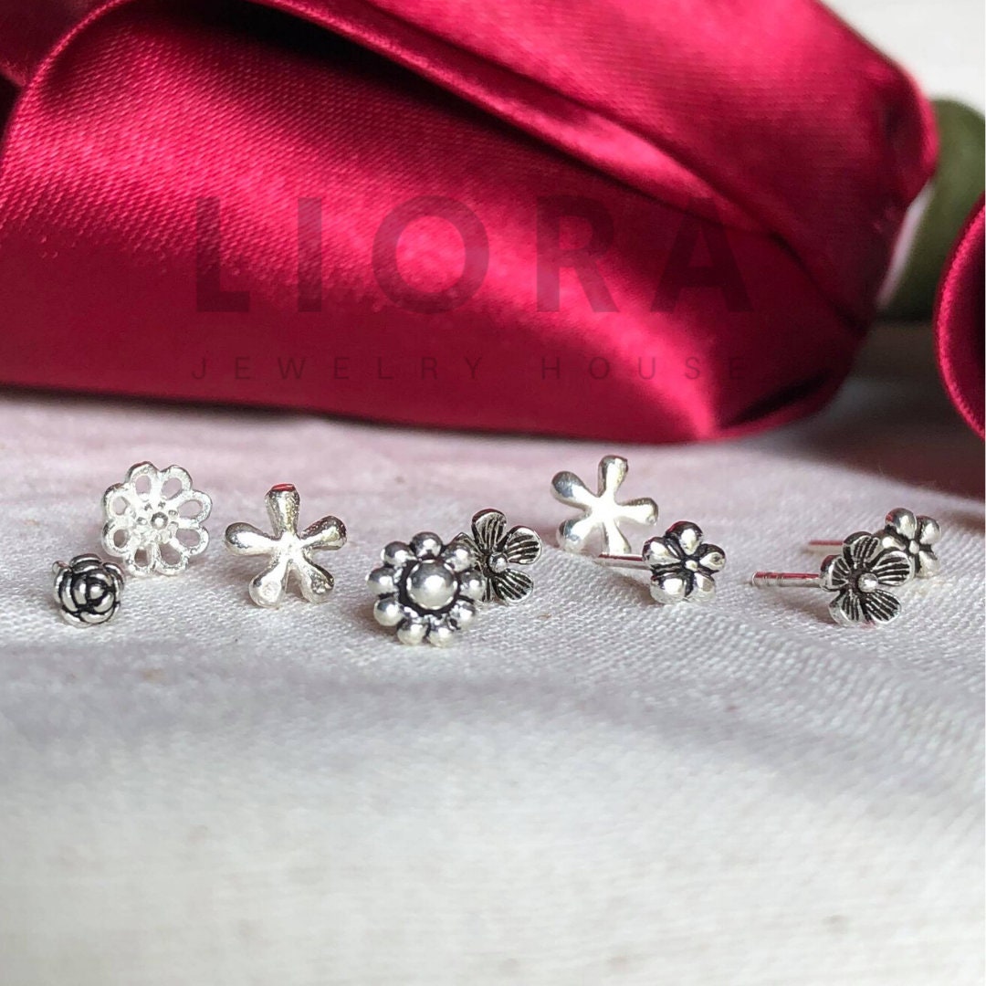 Flower studs earrings, tiny flower earrings, dainty flower earrings, flower studs, silver flower, mini flower, rose earrings, tiny rose