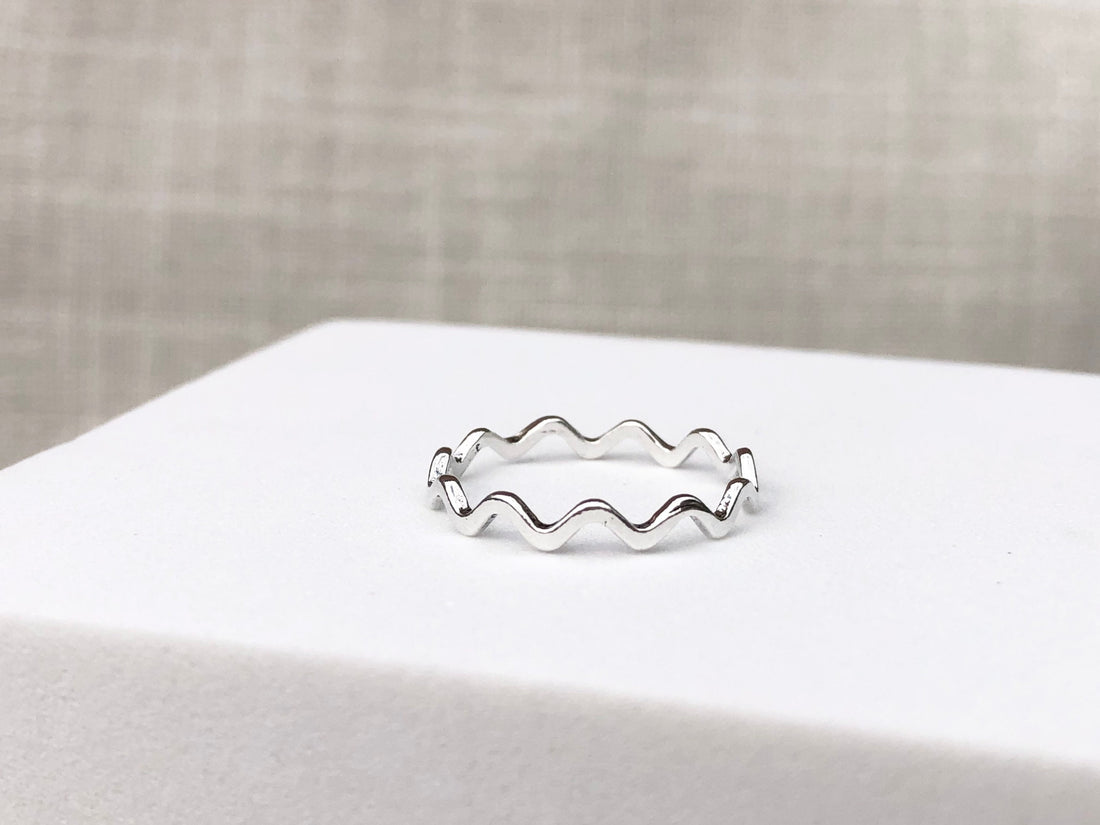 925 Sterling silver zigzag ring, wavy plain ring, wave ring, silver ring, stackable ring, stacking ring, curved band ring, zigzag ring