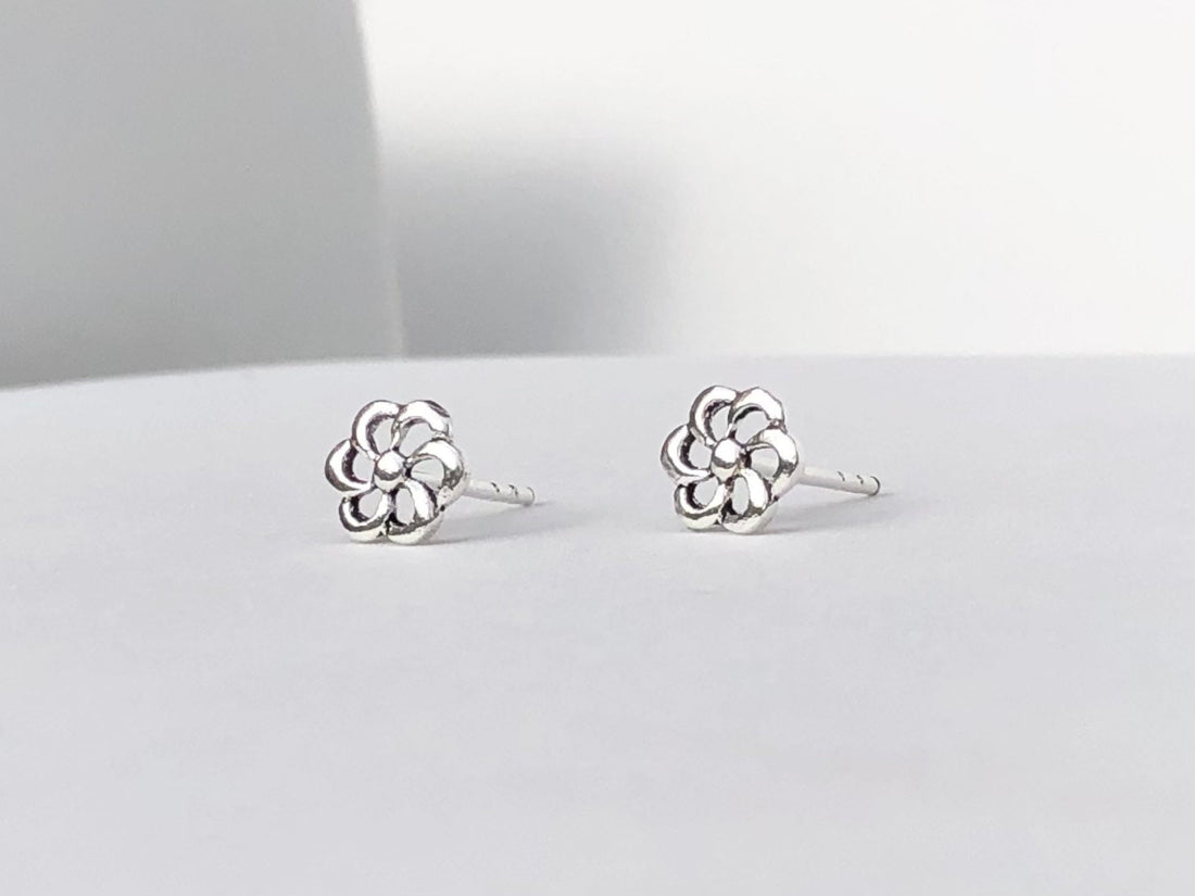 925 Sterling silver flower stud earrings, flower earrings, small flower earrings, hollow flower, tiny flower, flower stud, earrings gift