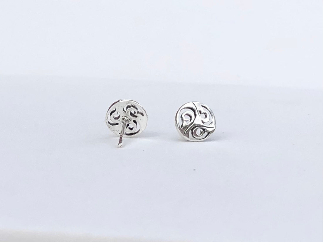925 Sterling silver Trisquel symbol stud earrings, Trisquel earrings, Trisquel studs, Celtic earring, Celtic knot, Trisquel gift, Triskelion