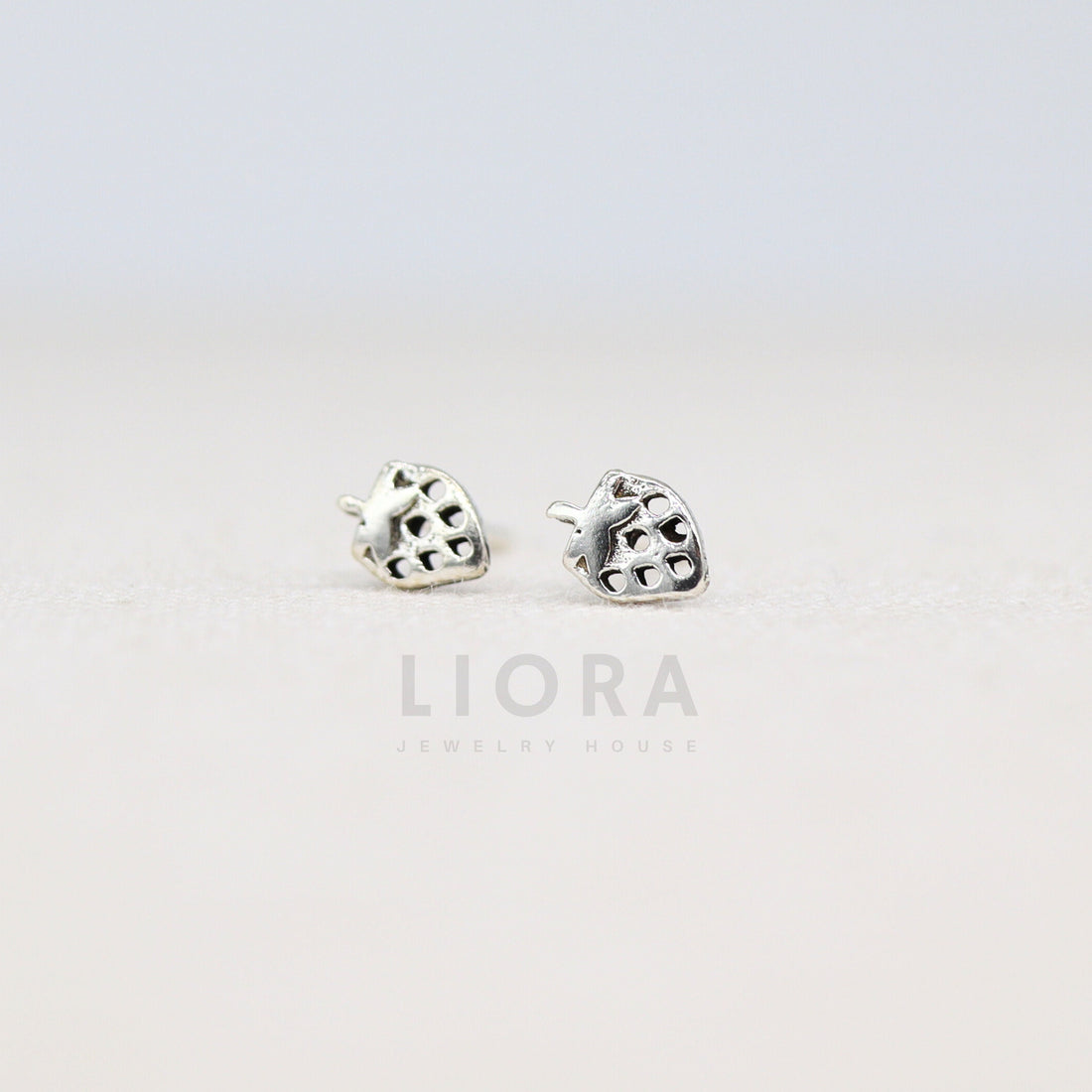 925 Sterling Silver Tiny Strawberry Stud Earrings, Strawberry Earrings, Fruit Earrings, Strawberry Jewelry, Kid Earrings