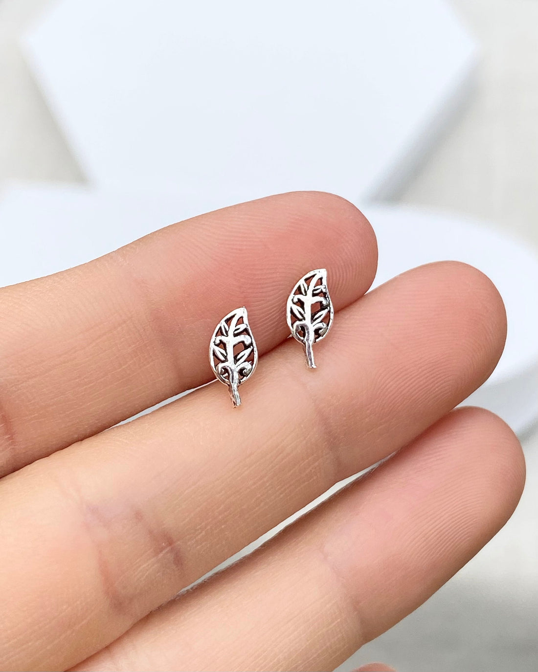 925 Sterling silver leaf stud earrings, vintage leaf earrings, leaf earrings, leaf studs, silver leaf, leaf jewelry, small leaf earrings