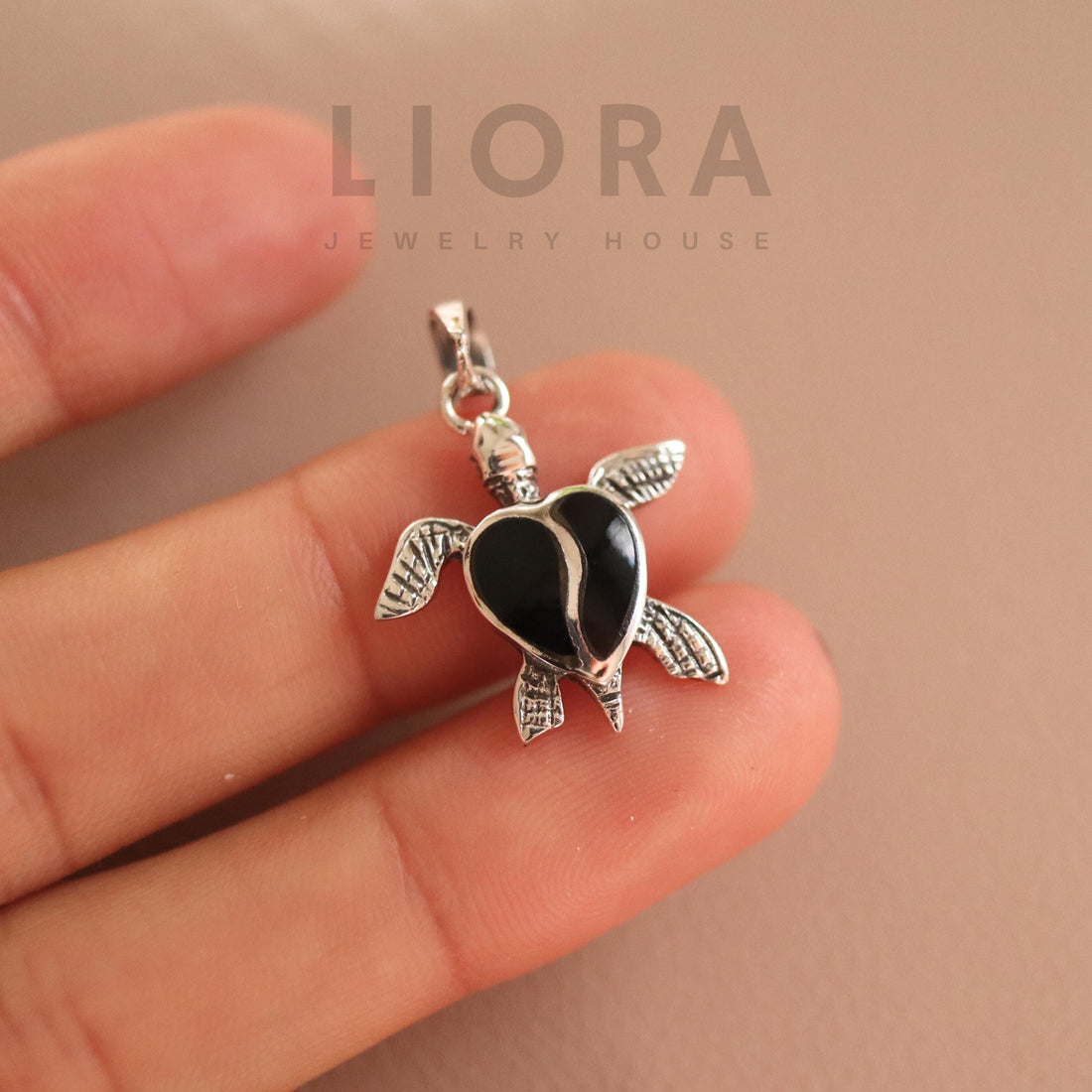 925 sterling Silver Onyx Turtle Pendant, Turtle Necklace, Sea Turtle Charm, Turtle Gift, Onyx Turtle Pendant, Ocean Gift, Black Onyx Turtle